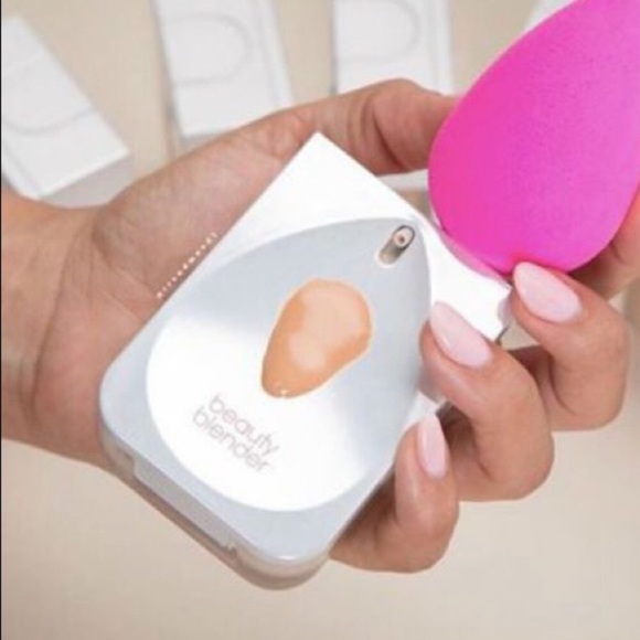 BEAUTYBLENDER Liquid Whip Foundation Sponge 3.2 W - Picture 9 of 16